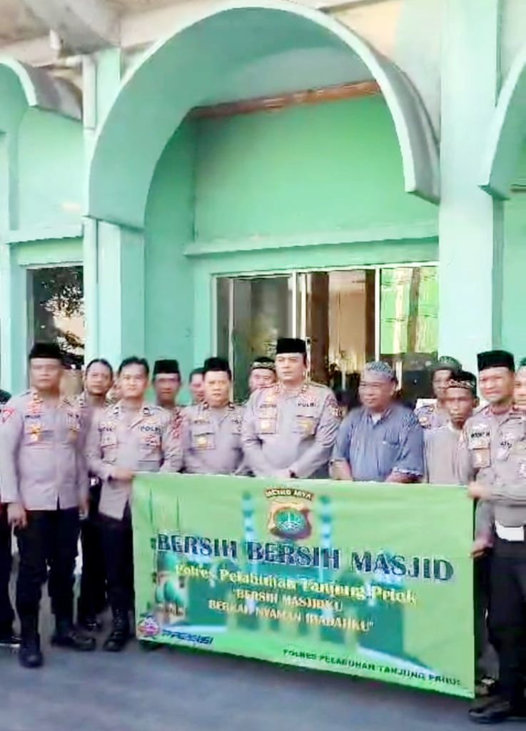 AKBP Dr. Martuasah H.Tobing S.I.K (Tengah) Kapolres Pelabuhan Tanjung Priok 