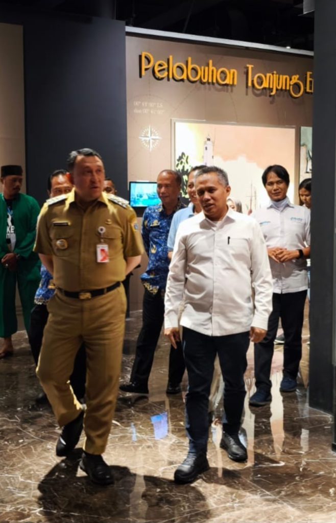 Walikota Jakarta Utara Ali Maulana Hakim didampingi EGM PT Pelindo Regional 2 Tanjung Priok Yandri Trisaputra