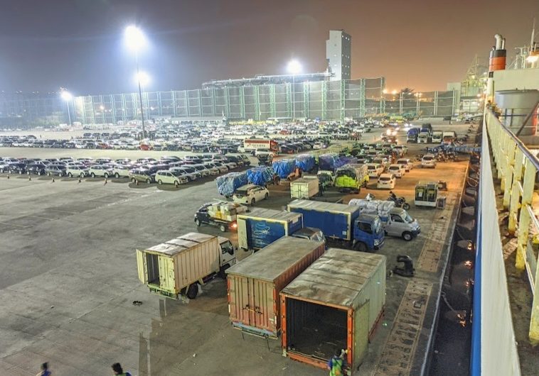 Lapangan Penumpukan Kendaraan IPCC